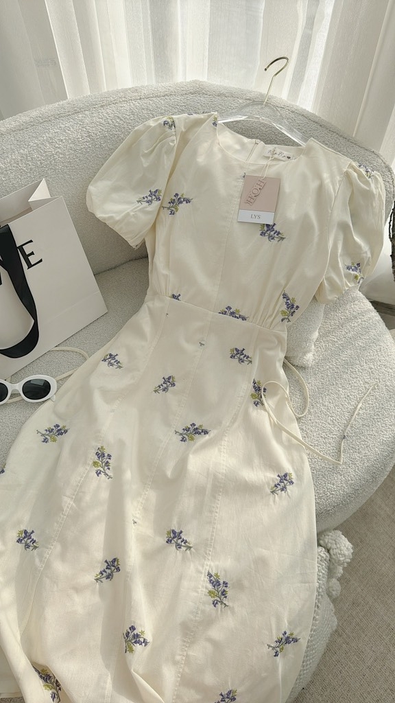 Đầm midi nude nền hoa cổ tròn - Freesize dưới 55kg