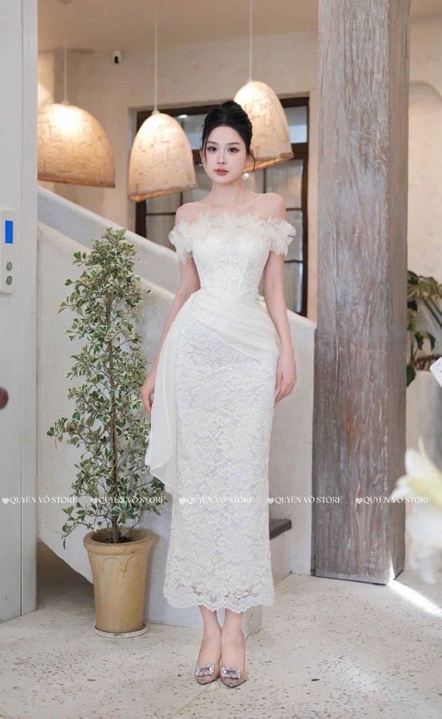 Đầm ren ôm body trễ vai đính hoa