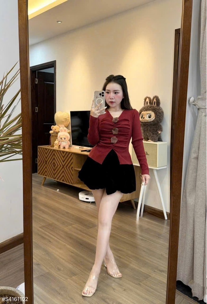 Set áo tay dài hoa nổi chân váy nhung