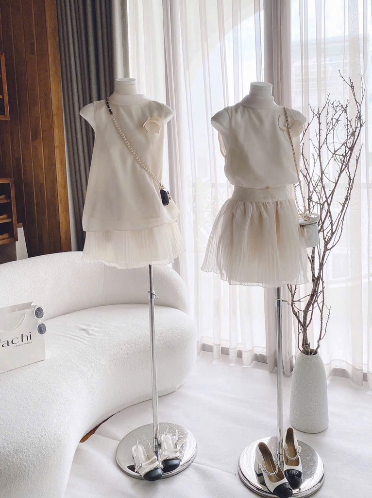 Set voan nude cổ lọ chân váy dập li