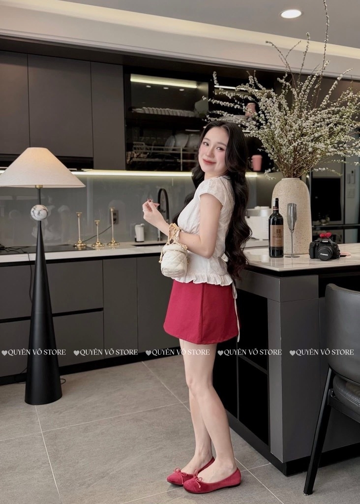 Set áo xô thêu nơ chân váy kaki đỏ