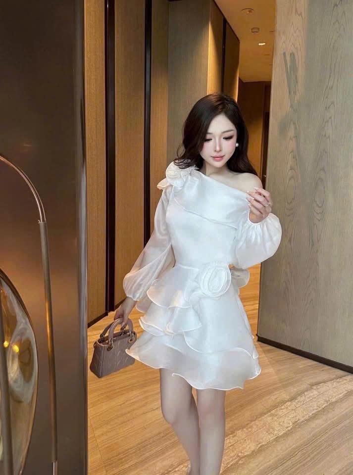 Đầm midi trắng tầng hoa vai td
