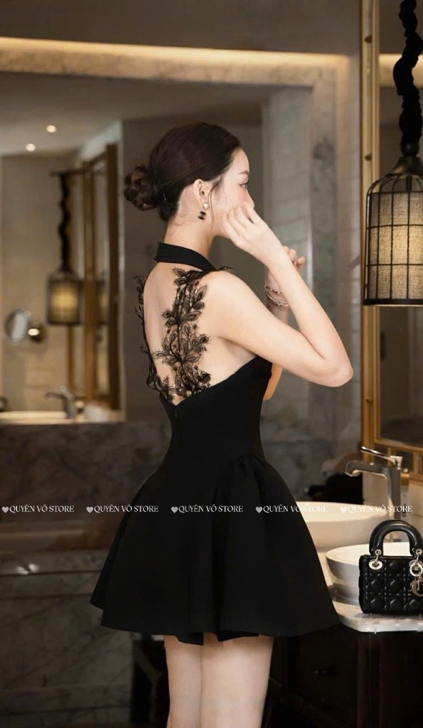 Đầm yếm phối ren lưng - Đen