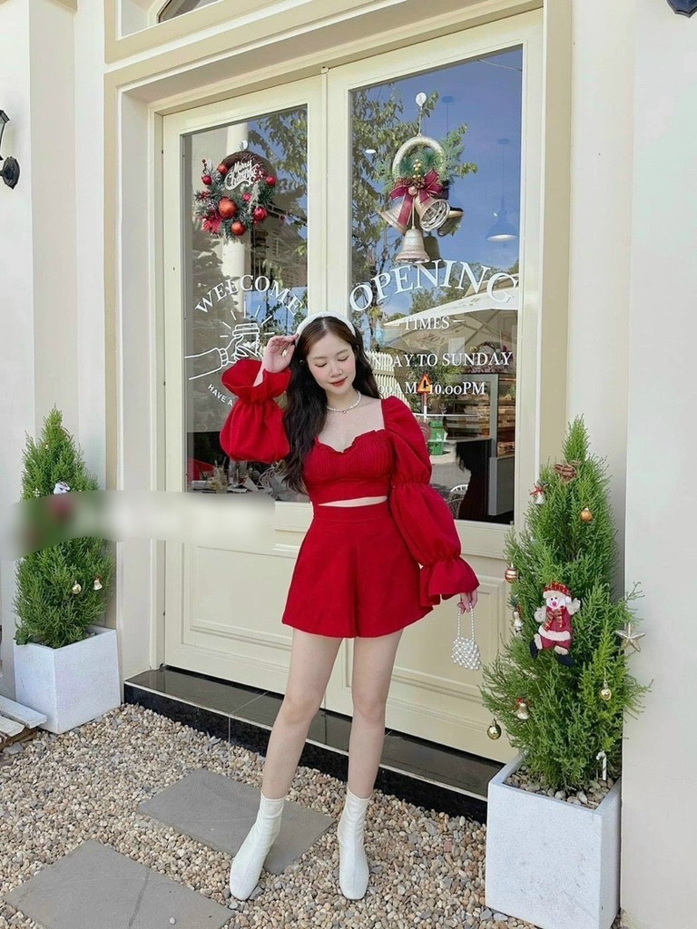 Set crop đỏ xếp li ngực