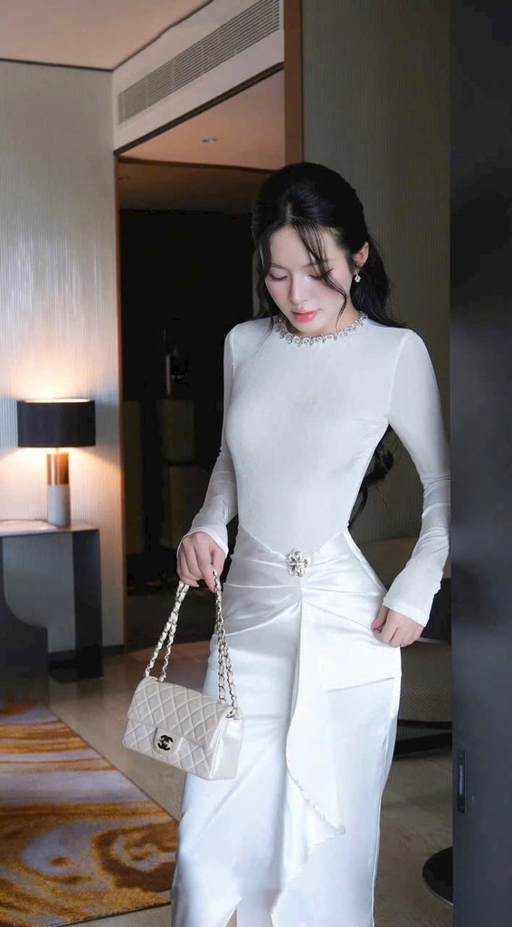 Đầm ôm body td xẻ đùi - Trắng