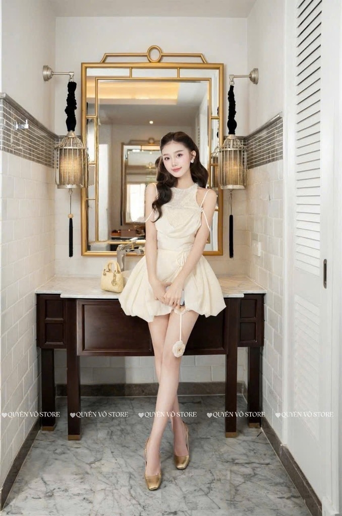 Đầm tơ dáng yếm trễ vai
