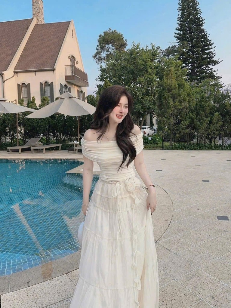 Set áo trắng trễ vai nhún chân váy midi đính hoa
