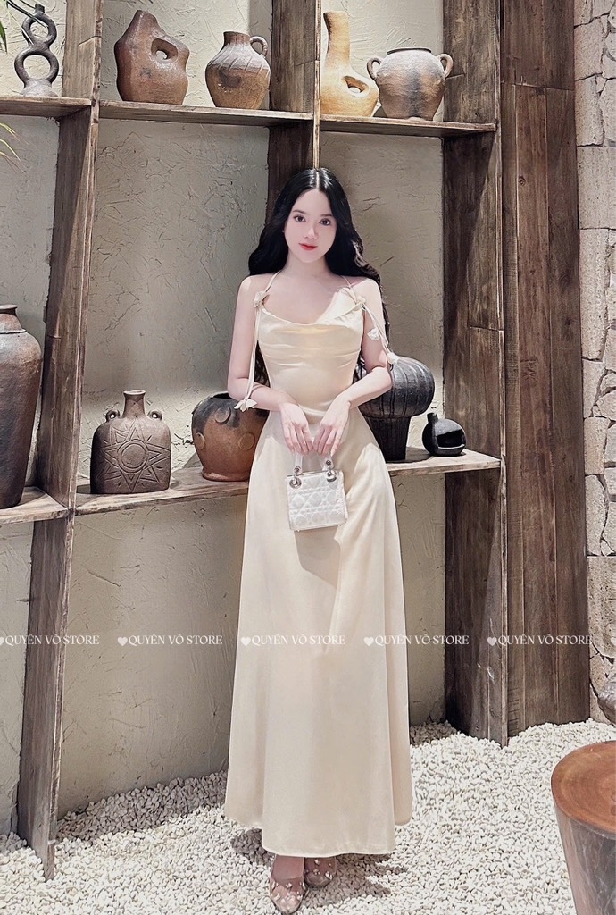 Đầm lụa cổ đỗ dây đính hoa - Kem