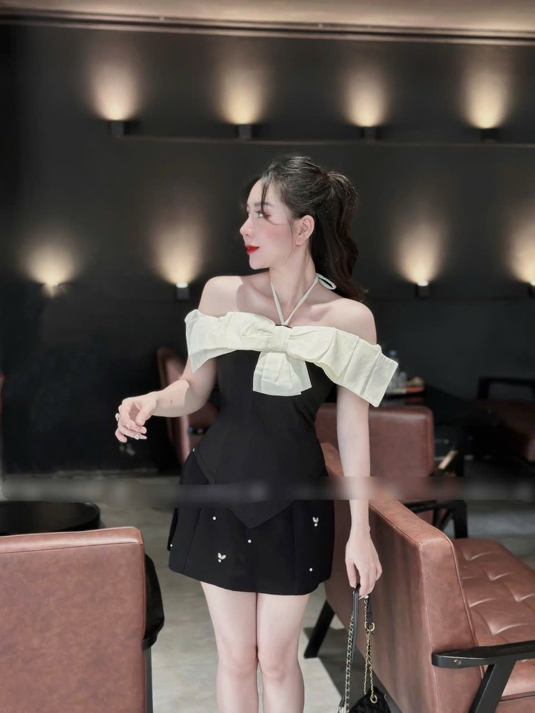 Chân váy chữ A đính đá bling