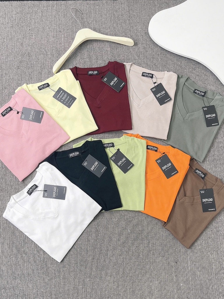 Áo thun cổ tim trơn - Form vừa