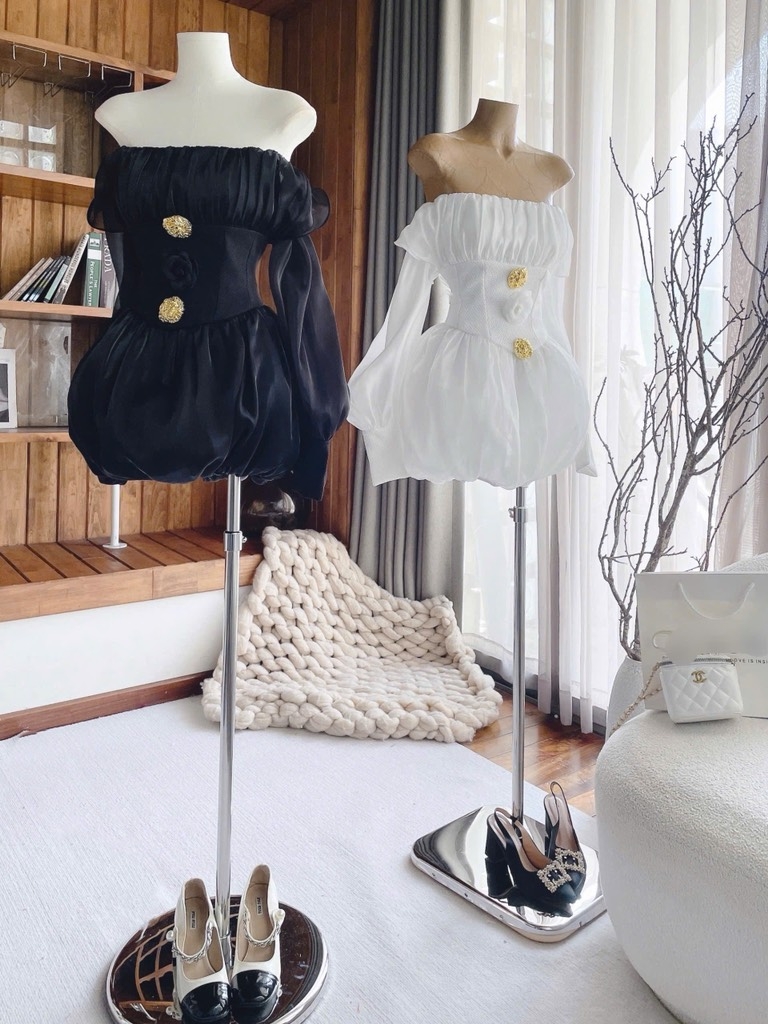 Đầm xòe phồng trễ vai tay dài - Trắng