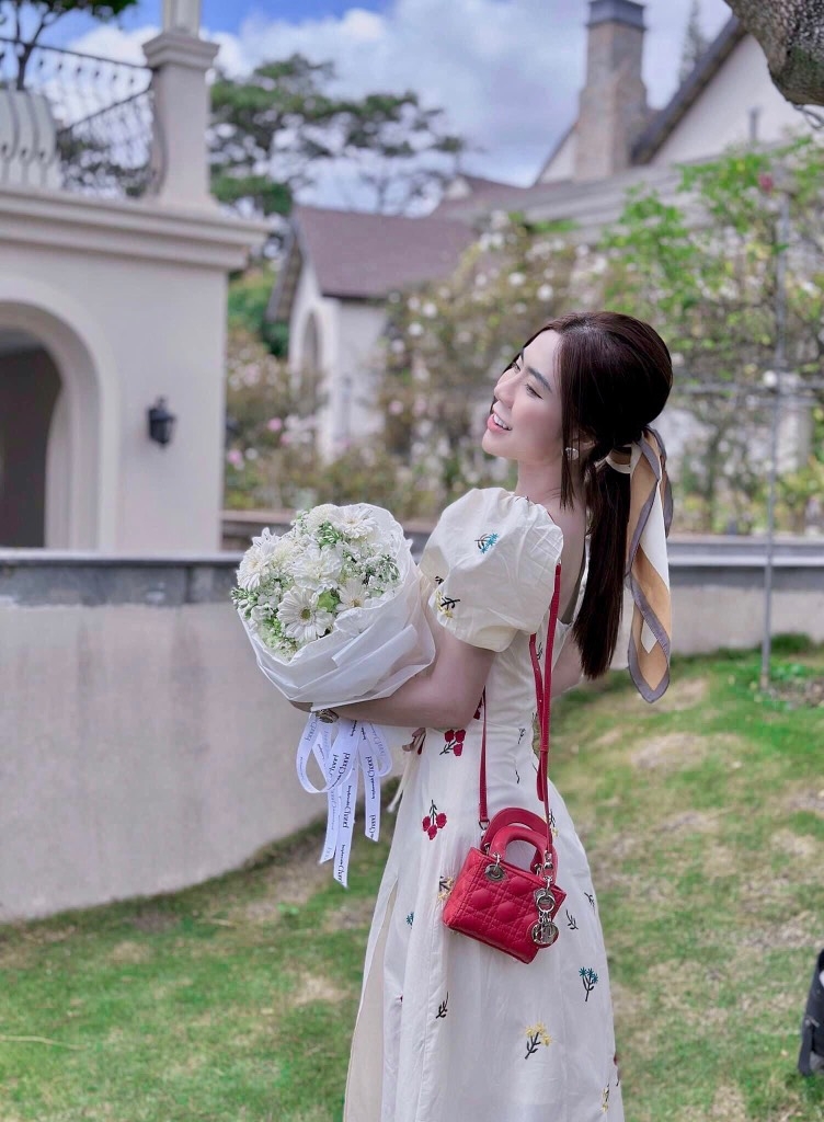 Đầm midi nude in hoa