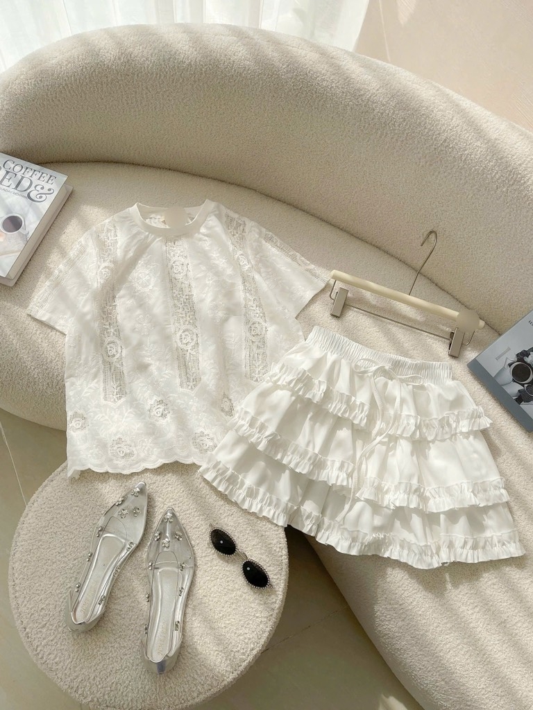 Set ren cổ tròn chân váy tầng