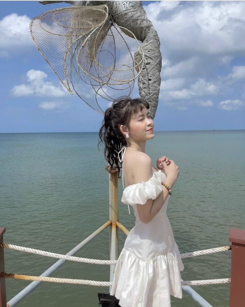 Đầm trễ vai đuôi cá - S