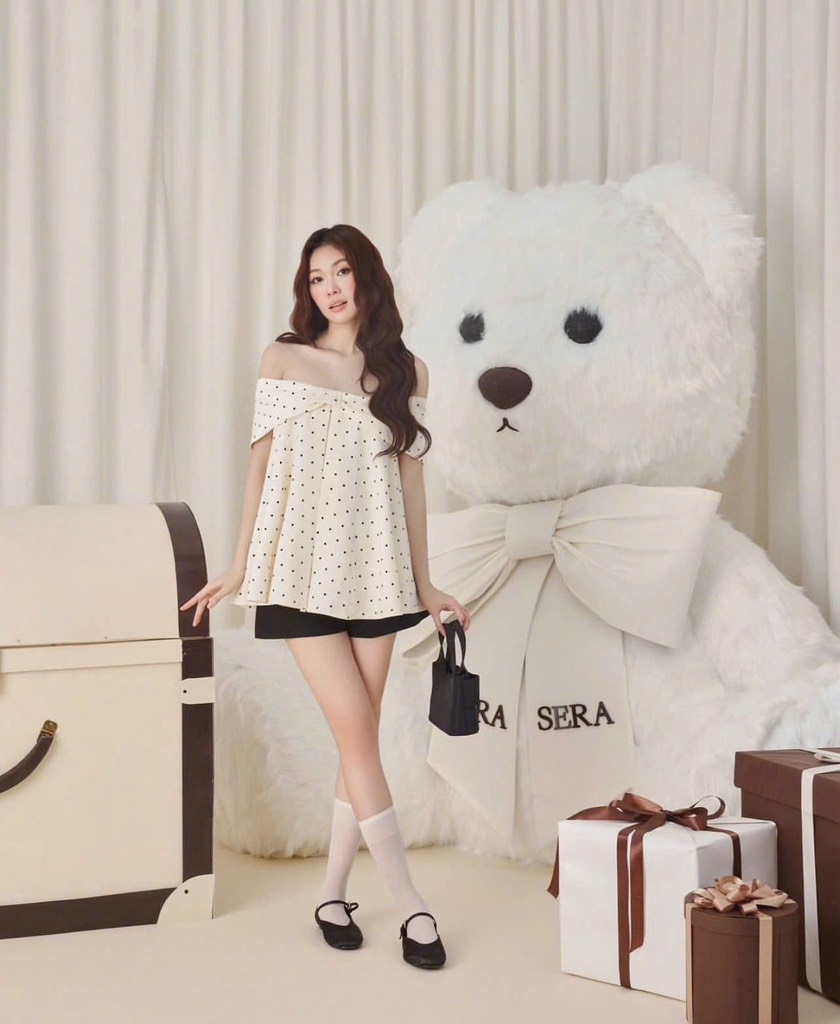 Set trễ vai chấm bi