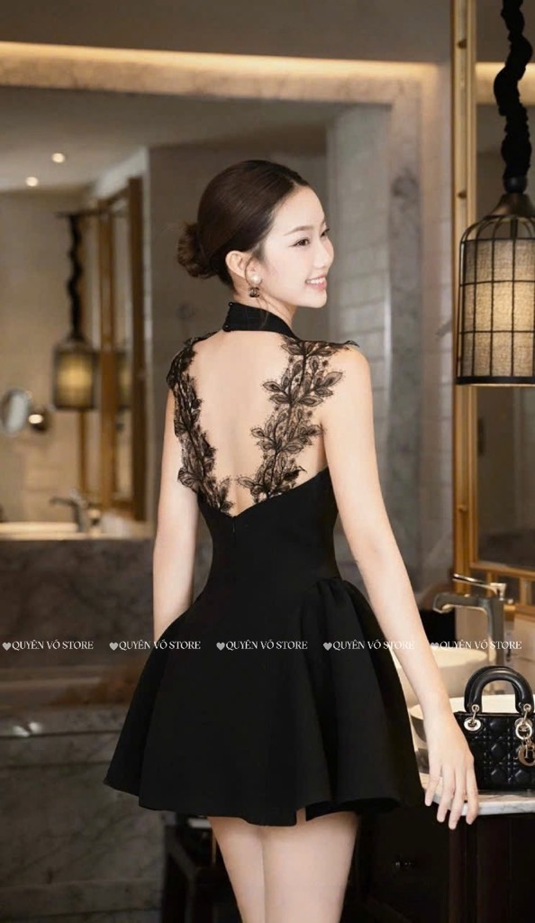 Đầm yếm phối ren lưng - Đen