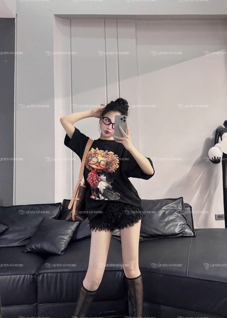 Áo thun cô gái tóc xù mèo