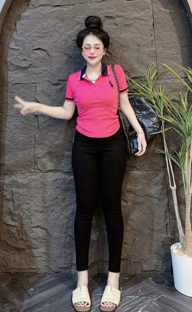 Áo thun cổ bẻ thêu ngựa - Form vừa