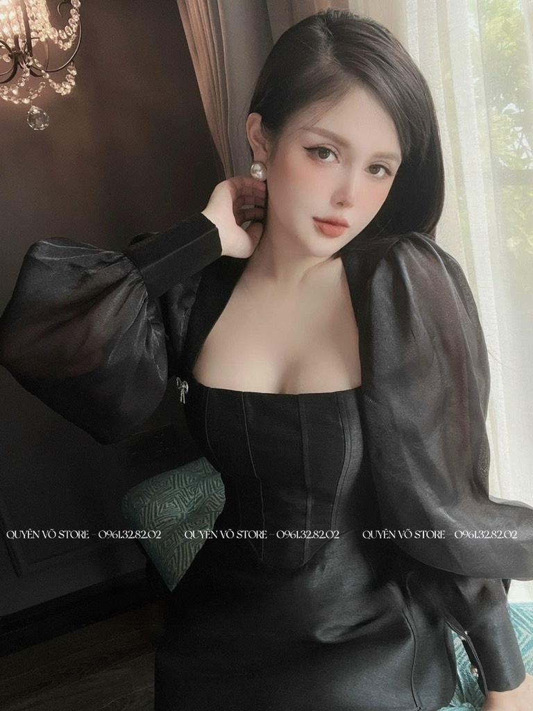 Đầm vuông tay phồng đính nơ đá - Đen - M eo 72