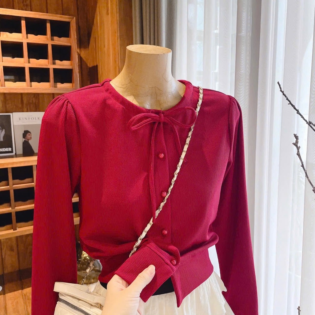 Set áo đỏ cột nơ tay dài chân váy trắng ren tầng