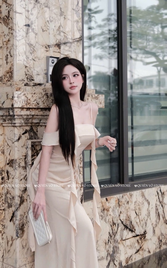 Đầm lụa 2 dây trễ vai - Kem