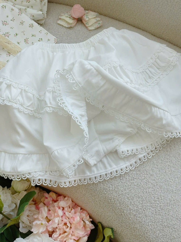 Set áo hoa nhí cúp ngực chân váy viền ren