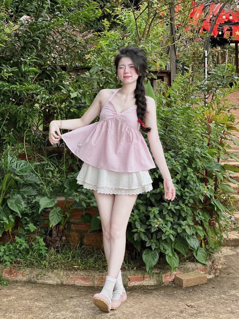 Set áo peplum sọc hồng cổ yếm chân váy xòe