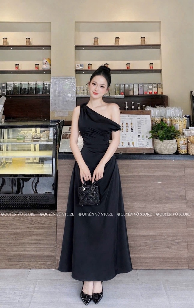 Đầm lụa lệch vai xếp ly eo - Đen