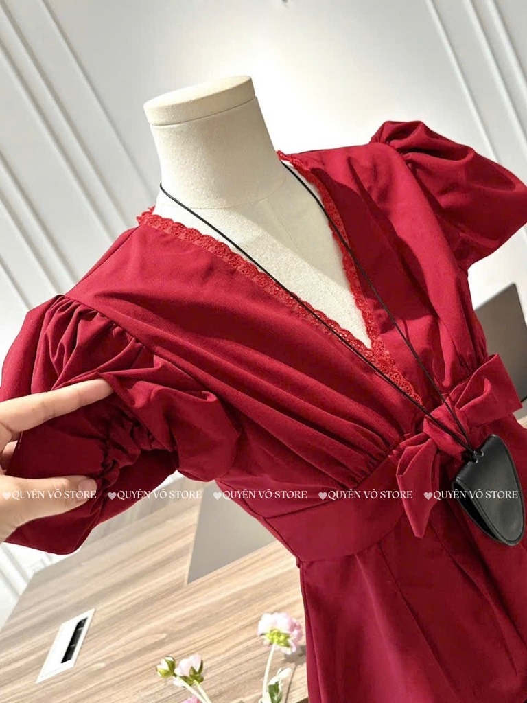 Set đỏ cổ V nơ ngực x short đen