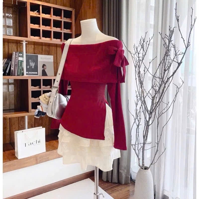 Set áo đỏ gân lệch vai chân váy kem