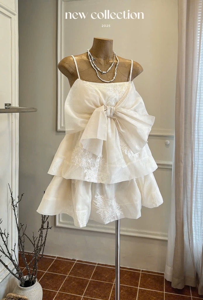 Đầm nude ren hoa nổi 2 dây ngực xoắn