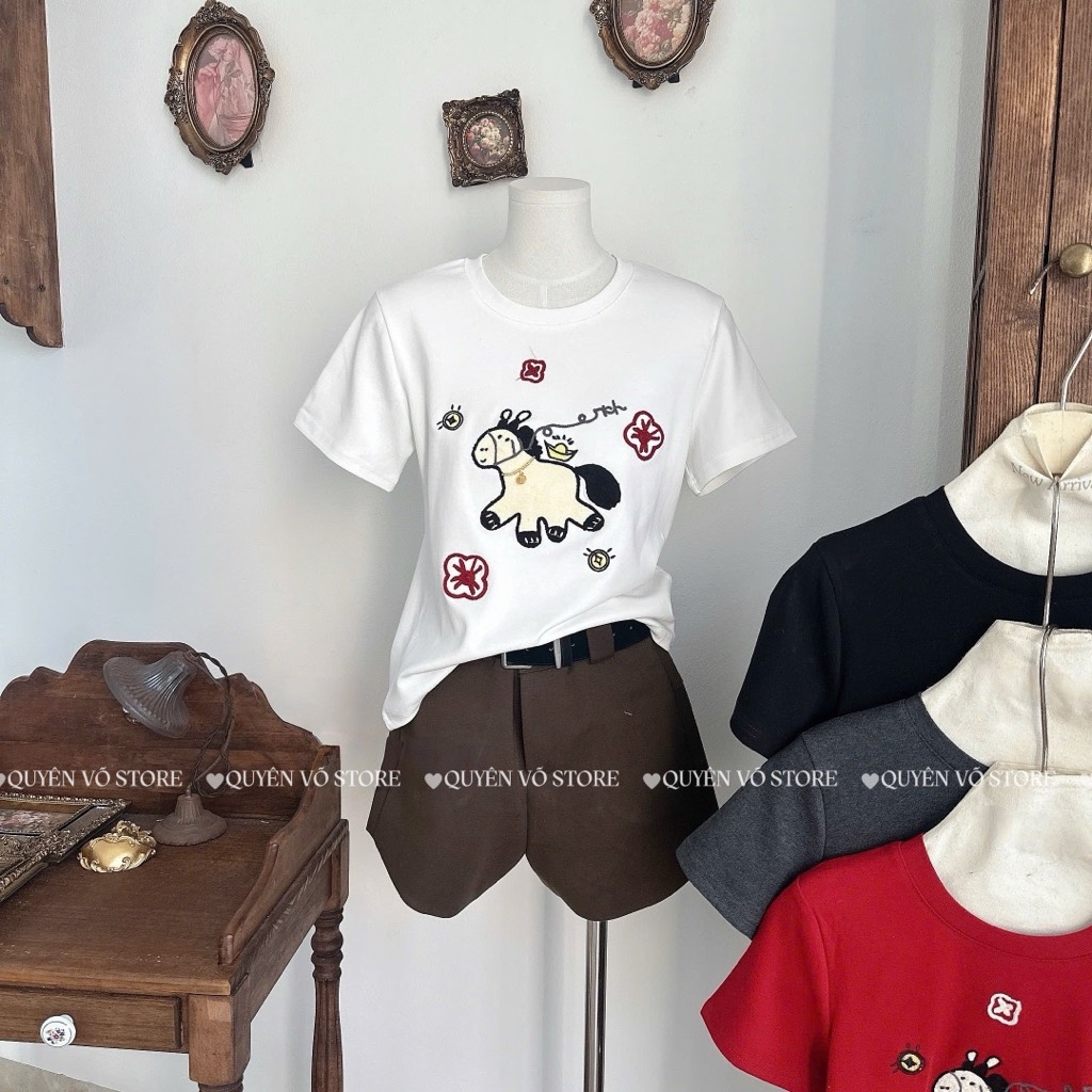 Áo thun ngựa thêu