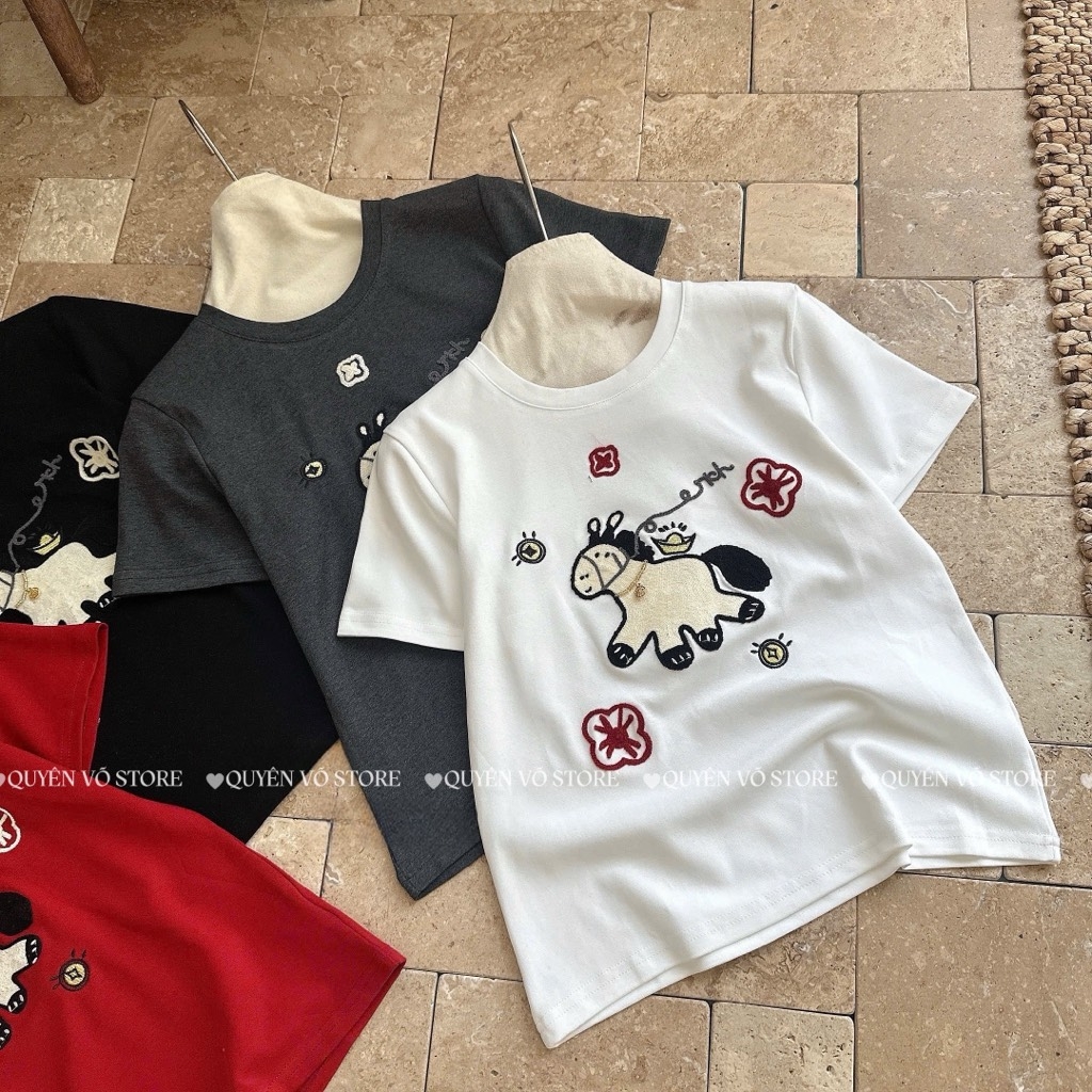 Áo thun ngựa thêu