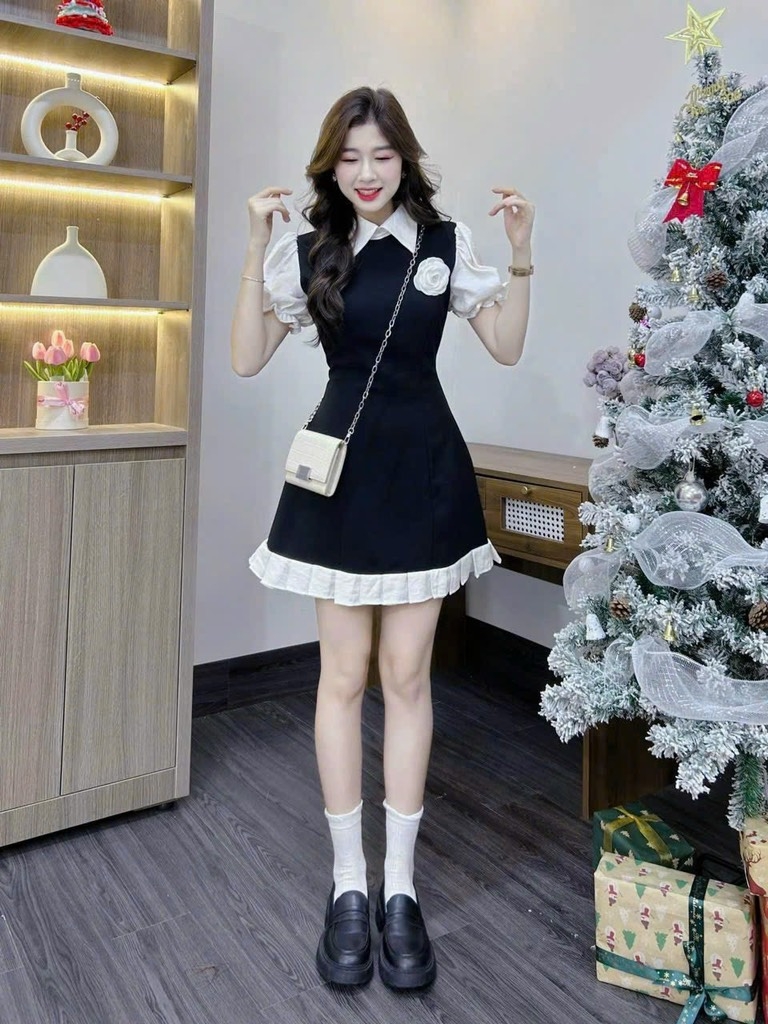 Đầm đen phối cổ sơ mi trắng
