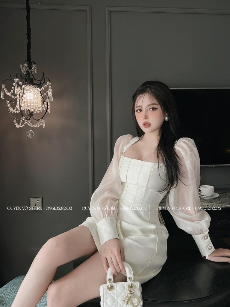 Đầm vuông tay phồng đính nơ đá - Đen - M eo 72