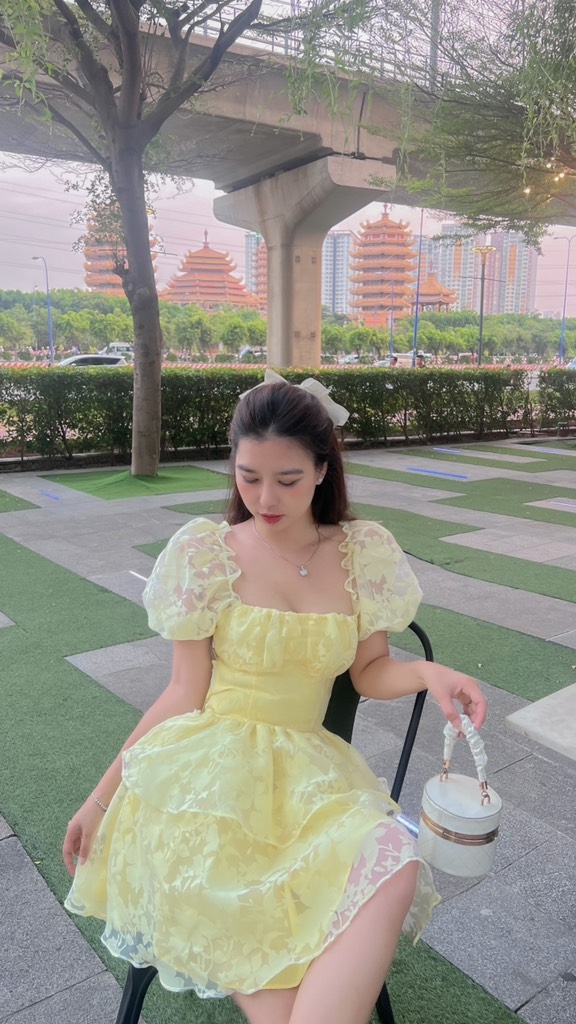 Đầm ren hoa cột lưng - S