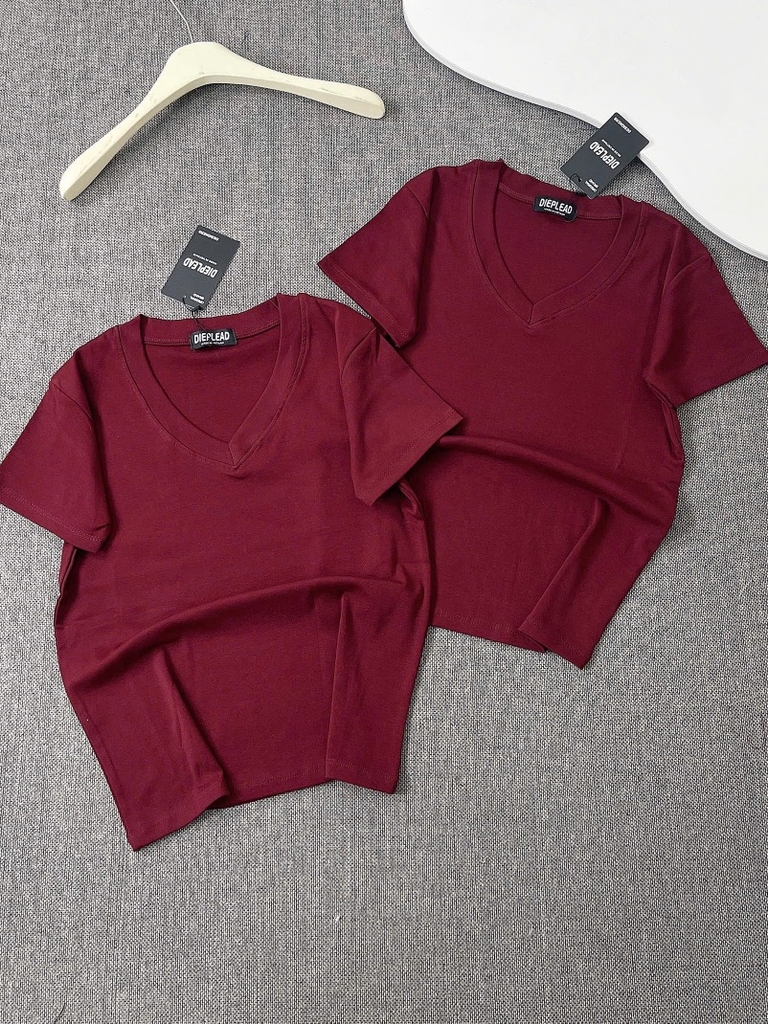 Áo thun cổ tim trơn - Form vừa