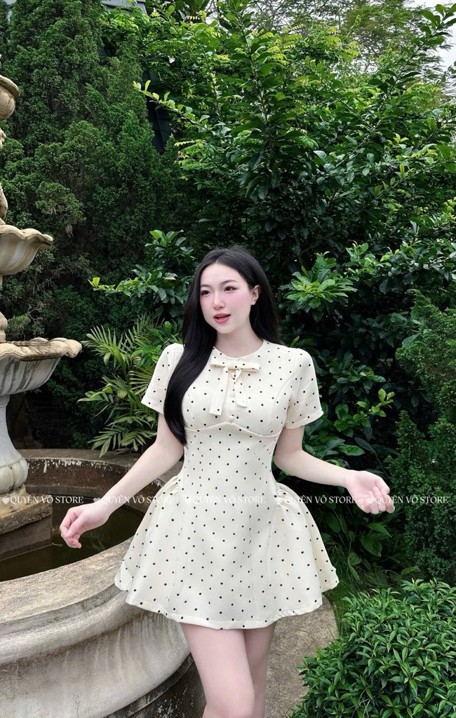 Đầm chấm bi xòe nơ cổ tròn