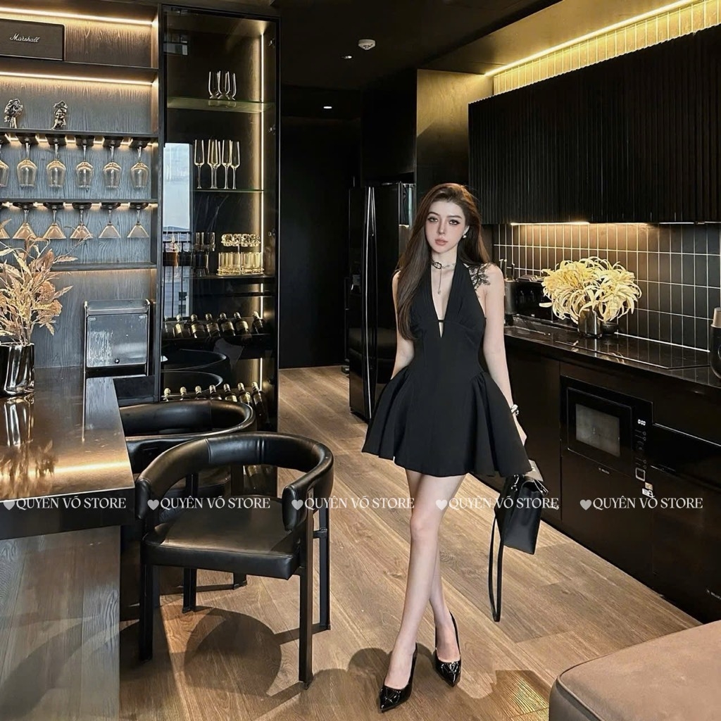 Đầm yếm phối ren lưng - Đen