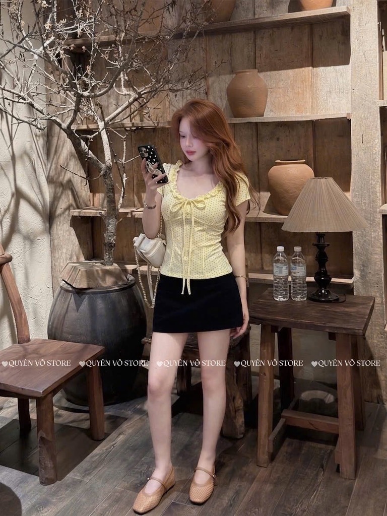 Áo thun cổ u bèo chấm bi