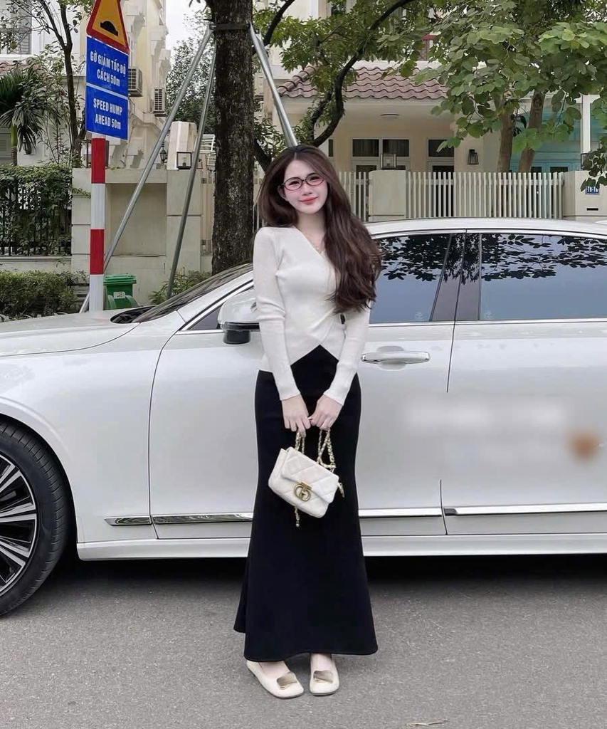 Set áo đắp chéo x chân váy đuôi cá