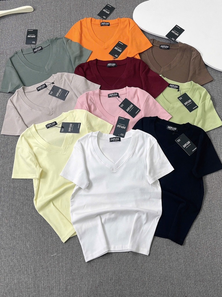 Áo thun cổ tim trơn - Form vừa