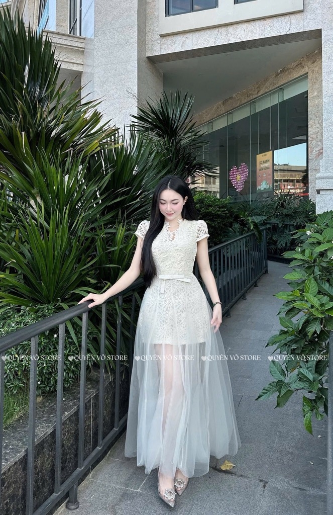 Đầm ren cổ V tùng xòe