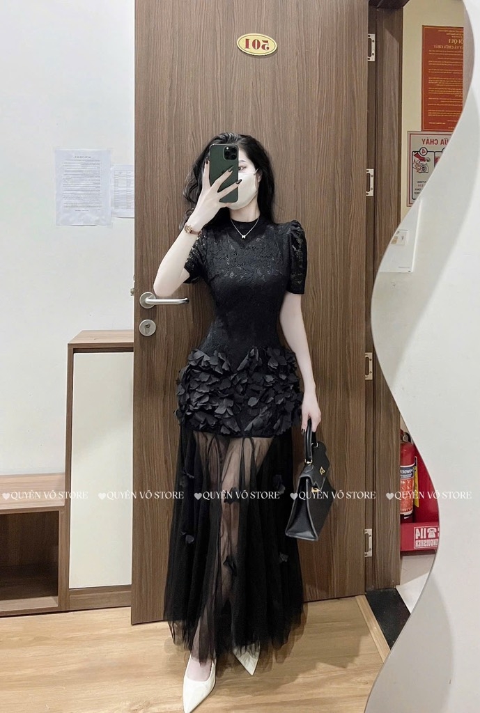 Đầm tay ngắn đuôi cá voan đính hoa - Đen
