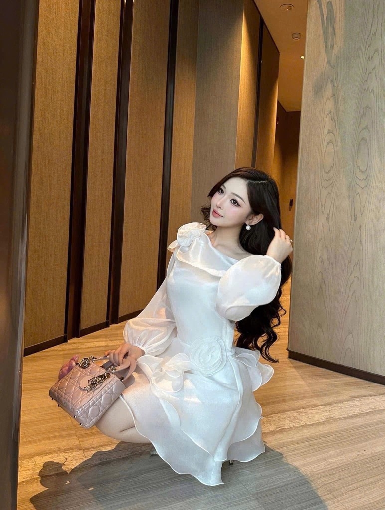 Đầm midi trắng tầng hoa vai td