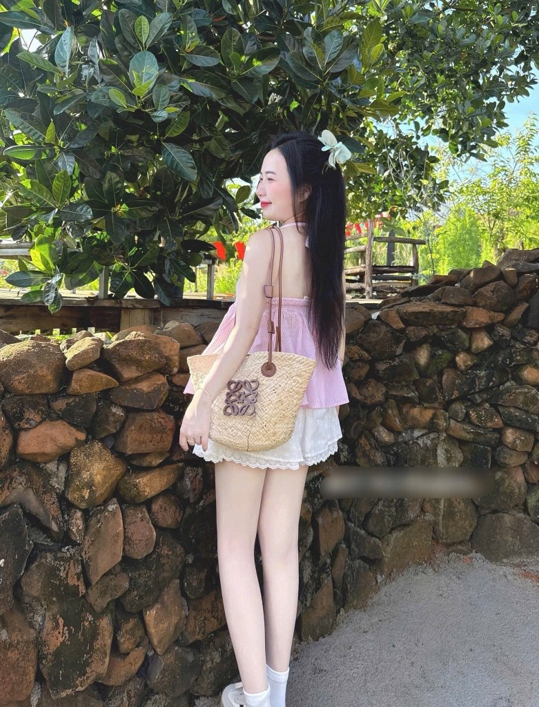 Set áo peplum sọc hồng cổ yếm chân váy xòe