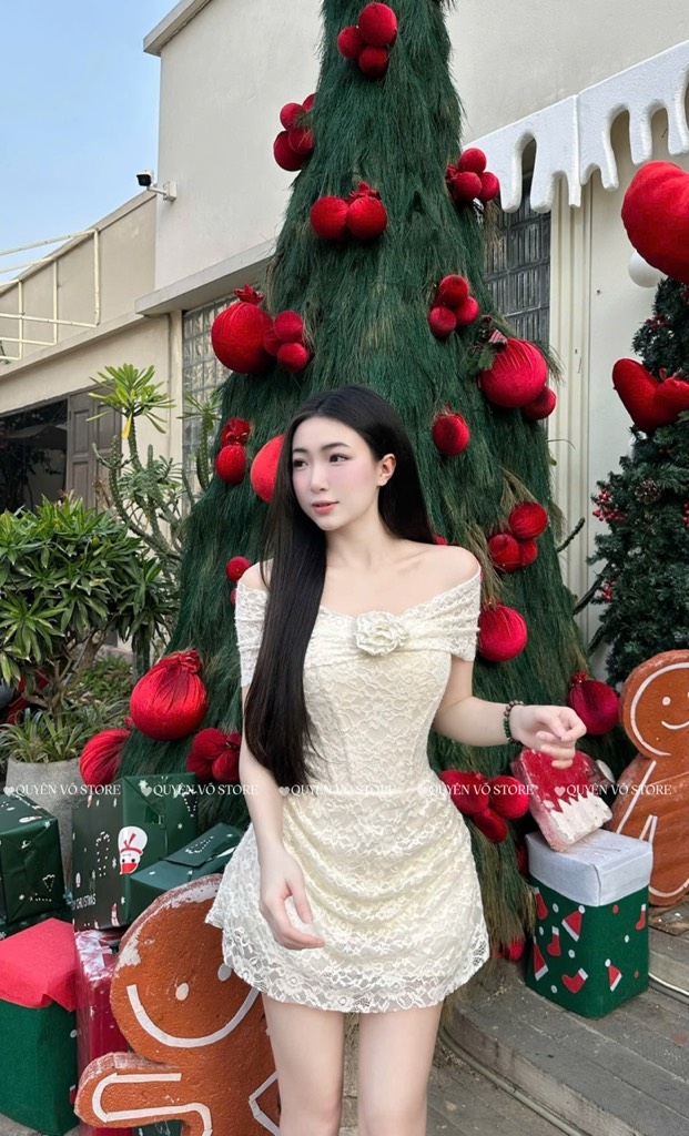 Đầm ren ôm body trễ vai - Kem