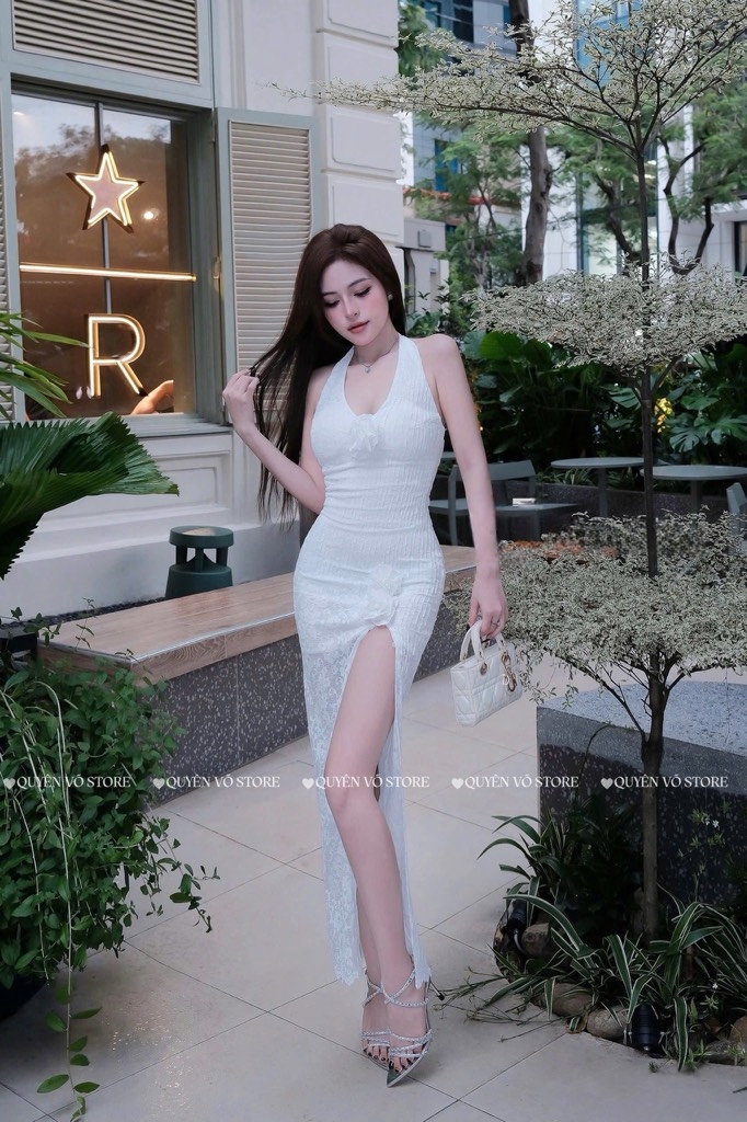 Đầm ôm body cổ yếm dáng dài - Trắng