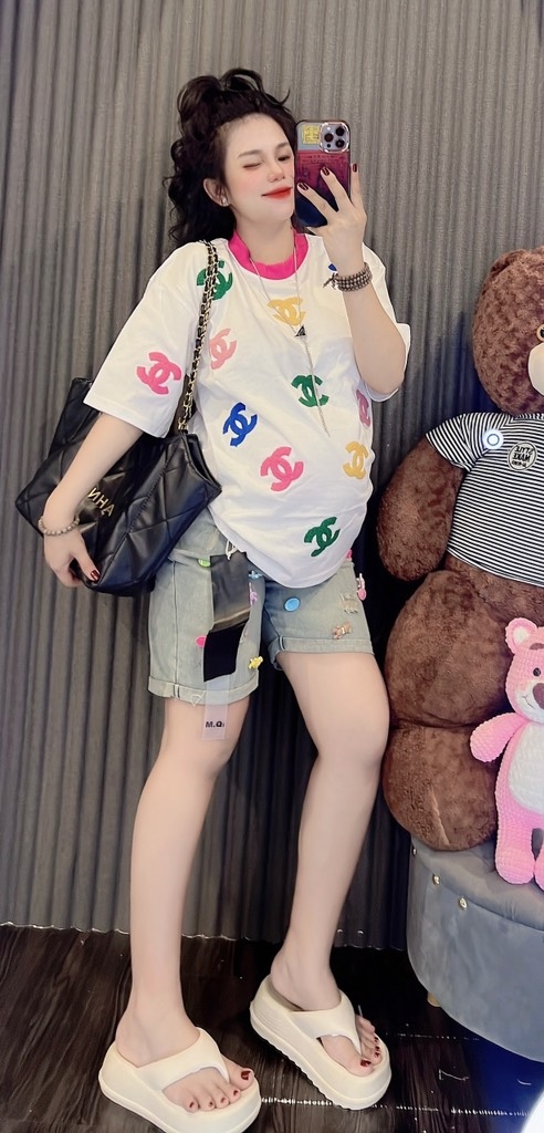 Set bộ áo thun thêu nhung chanel x quần jean