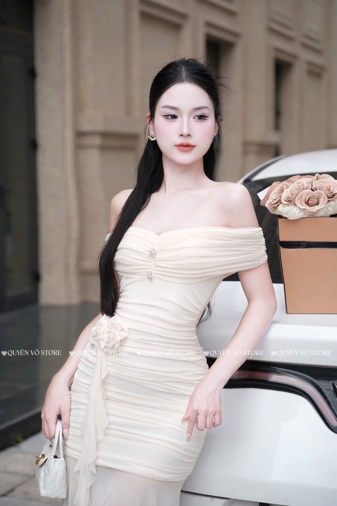 Đầm ôm body trễ vai đá ngực - Kem